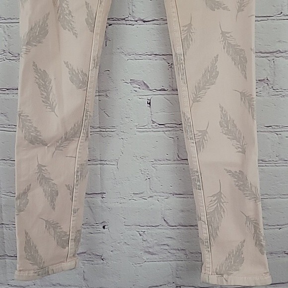 BLEULAB 8 Pocket Pink and Gray Feather Print Reversible Skinny Jeans. Size 27. - Picture 9 of 15